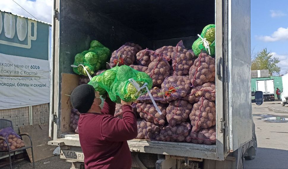 Члены Ассамблеи народов России направили в Викуловский район 4 тонны воды и продуктов 